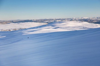  Fra Budalsvannet går det slakt opp mot Prestholtseter. 