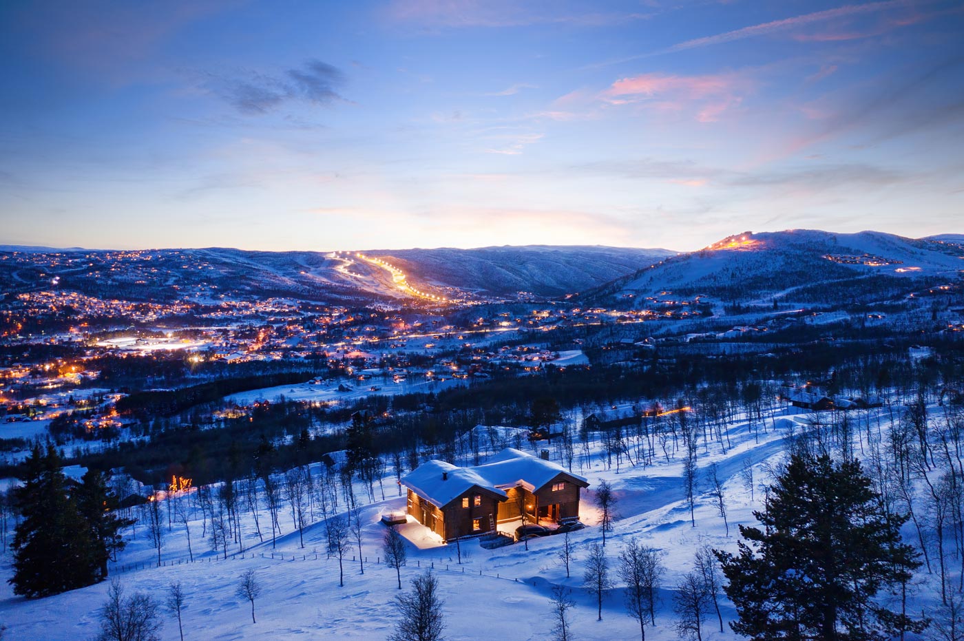  Full oversikt over Geilo - Utsikt mot Havsdalen og Hardangervidda. 